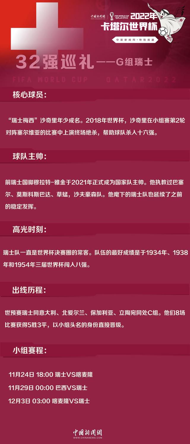 比赛第2分钟，C罗禁区倒地，主裁判马宁响哨手指点球点，C罗摇手指，随后马宁观看VAR取消点球判罚。